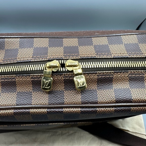 Louis Vuitton
Shelton Messenger Bag Damier MM - Picture 7 of 16